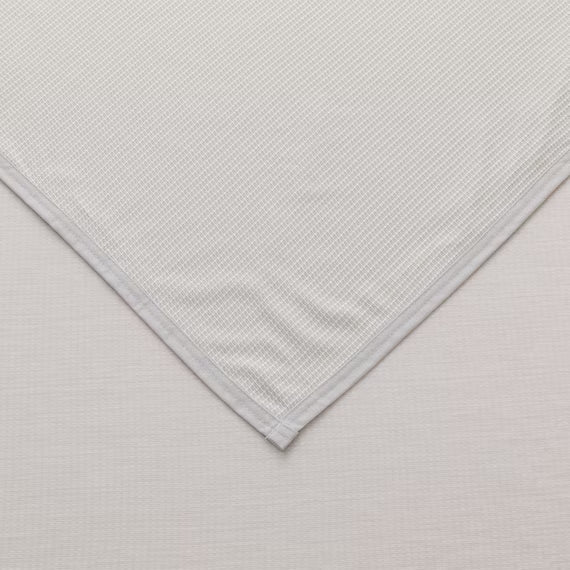 REVERSIBLE NCOOL BLANKET HALF GY S2501