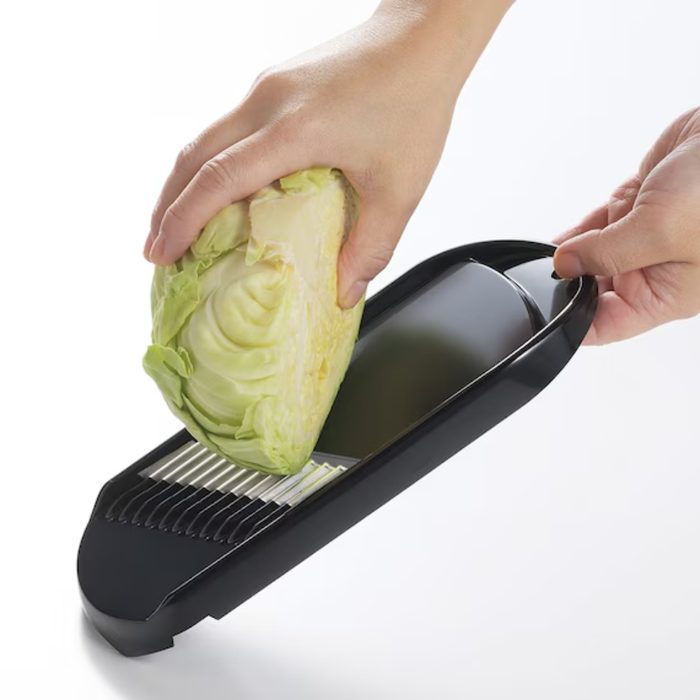 CHOPPING CABBAGE SLICER